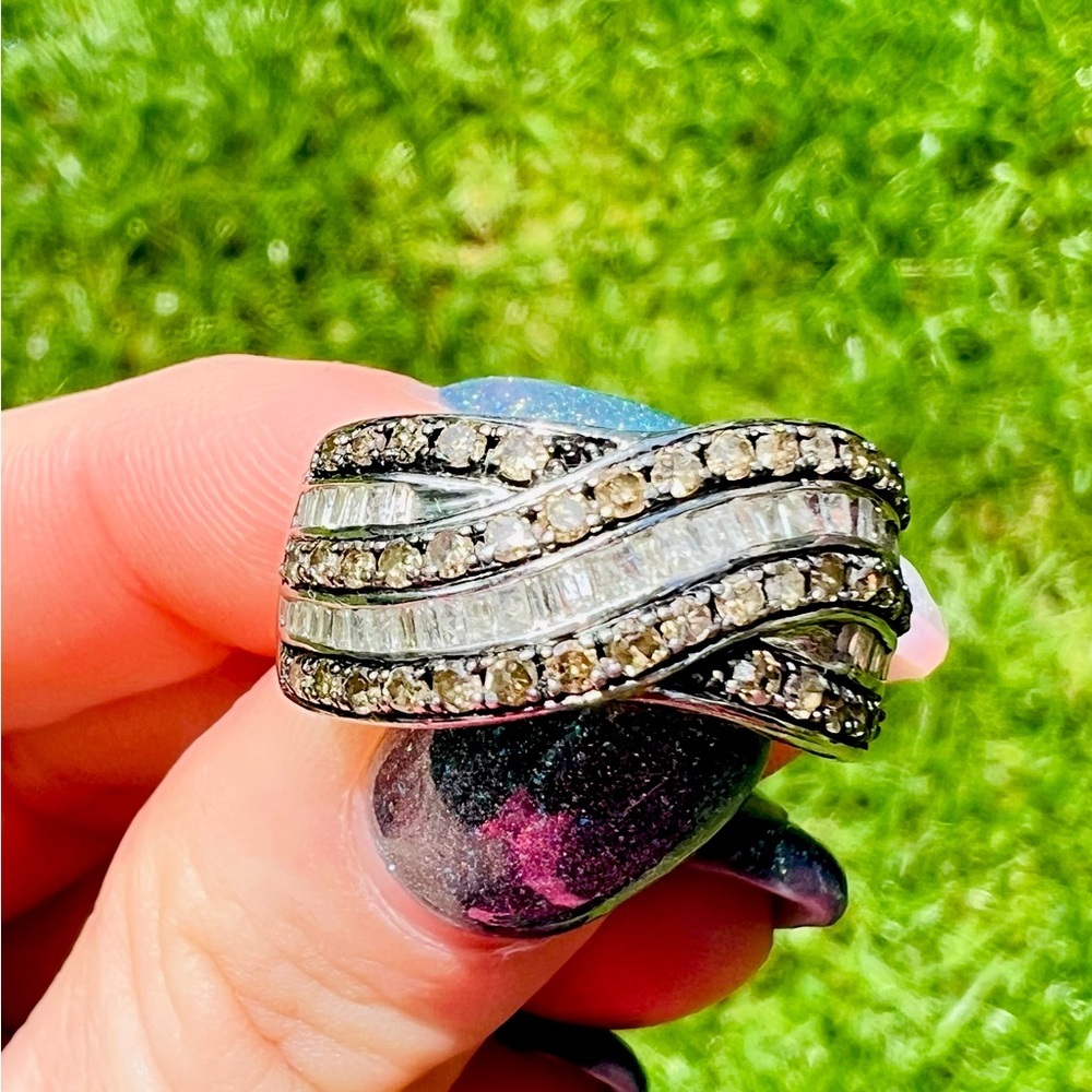 Elegant Sterling Silver and White and Brown Diamond Women's Ring 1ctw